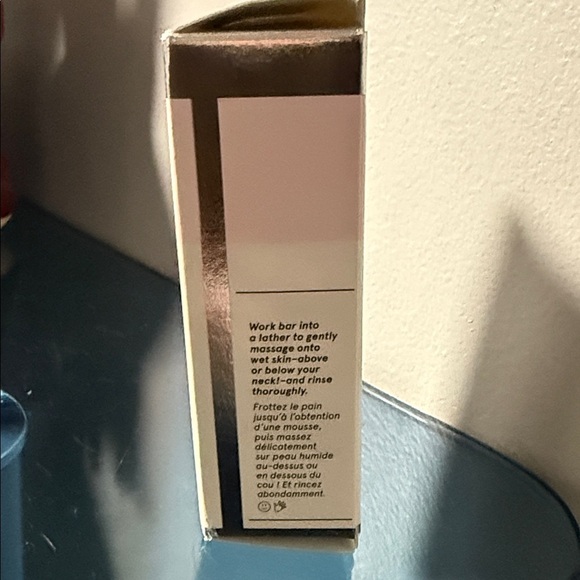 Glossier Milky Jelly Cleansing Bar - Pink and White - Picture 2 of 4